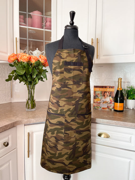 The boyfriend apron in camo